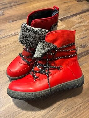 Wanderlust Women’s 10 W Red Faux-Shearling Lace-Up Winter Boots Waterproof Annie